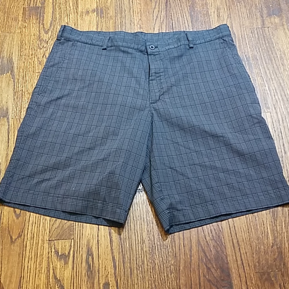 (40) Nike Golf Shorts